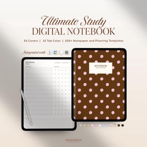 Op de afbeelding: Een digitaal notitieboekset met een bruine kaft met roze stippen en een wit label met de tekst NOTEBOOK. Het scherm toont een indexpagina met een stylus. De tekst bevat Ultimate Study DIGITAL NOTEBOOK, 35 Covers, 12 Tab Color, 100+ Notepaper and Planning Templates en Integrated with iconen.