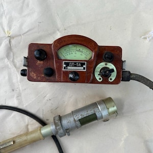 Geprüftes Vintage-Militärdosimeter DP-5A aus der UdSSR, Radiometer aus der Tschernobyl-Stalker-Requisitensammlung