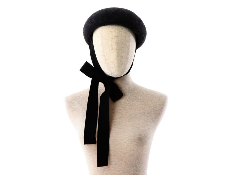 Grosgrain Wool felt button beret with chin strap ribbons charcoal gray