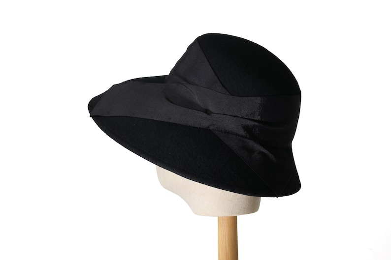 fancy bow downturned brim ~ black
