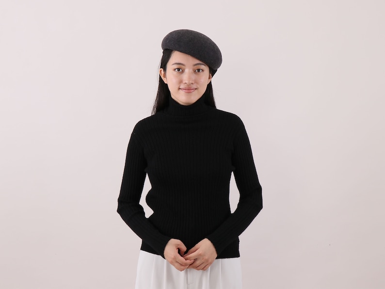 Grosgrain Wool felt button beret with chin strap ribbons charcoal gray