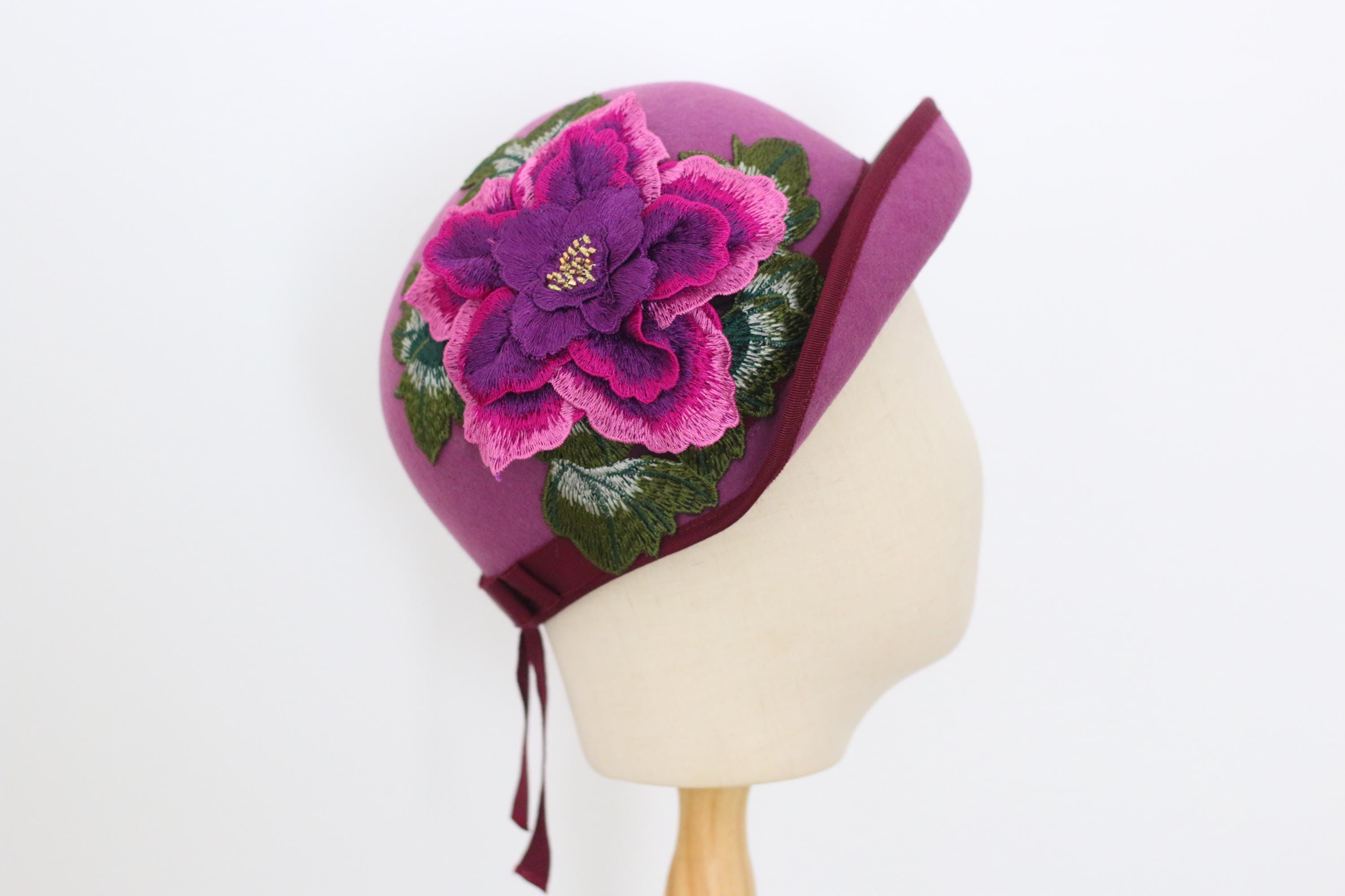 1920s Inspired Mauve Pink Wool Cloche Hat With Magenta Rose  display picture 3