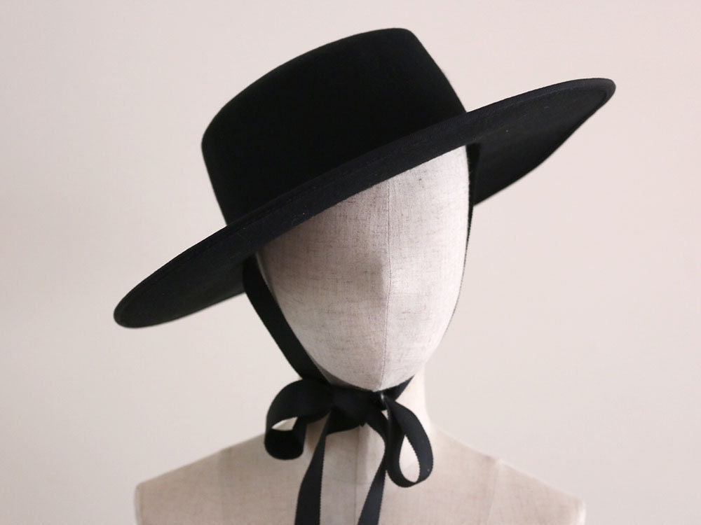 black felt boater hat