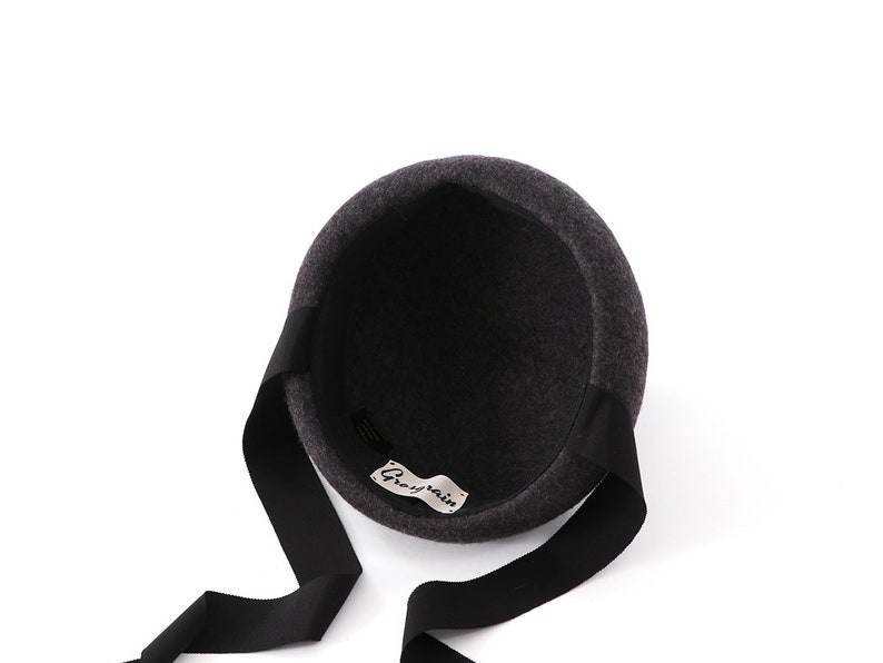 Grosgrain Wool felt button beret with chin strap ribbons charcoal gray