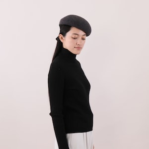 Grosgrain Wool felt button beret with chin strap ribbons charcoal gray