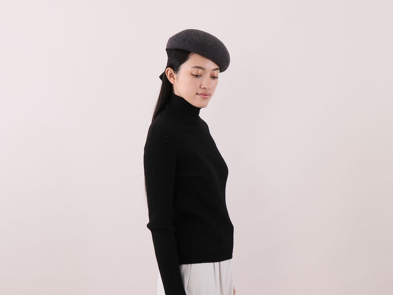 Grosgrain Wool felt button beret with chin strap ribbons charcoal gray