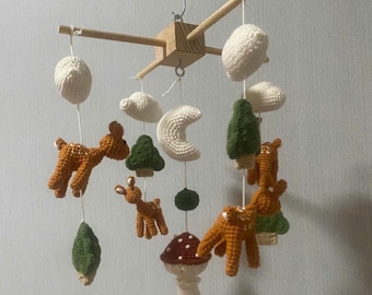 Móvil de cuna de ganchillo con ciervos y temática de bosque – Móvil para bebé, decoración de habitación infantil con temática de bosque, móvil de ganchillo hecho a mano, regalo neutro para bebé