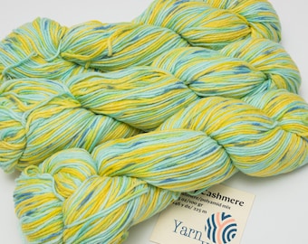 Hilo de mezcla de cachemira teñido a mano: verde amarillo cítrico, grosor DK