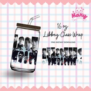 May include: A clear glass wrap for a 16 oz Libbey glass. The wrap features a collage of black and white images of a musical group, with the words "Stay Kids" in red and black. The glass has a wooden lid and a straw.