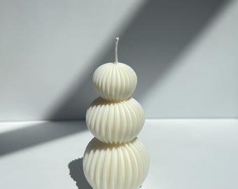 Minimalistische skulpturale Kerze – Geometrisch geformte Sojakerze für die Inneneinrichtung – Weiße ästhetische Kerze – Modernes Geschenk