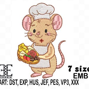 Puede incluir: Diseño bordado de un ratón de dibujos animados con gorro de chef y delantal, sosteniendo un plato de comida. El ratón es de color canela con orejas rosas y una cola rosa. El diseño incluye el texto "7 tamaños EMB" y formatos de archivo de bordado.