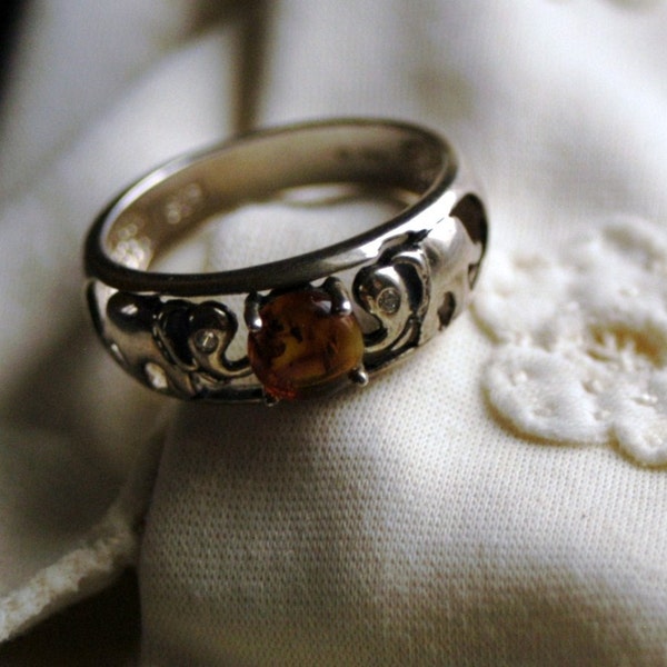 Vintage 925 Sterling Silver Amber Ring With Elephants