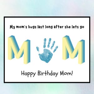 Afdrukbare verjaardagskaart moeder met knuffel citaat minimalistische muurkunst cadeau voor haar van kinderen sentimenteel decor digitale download pdf voor lijst