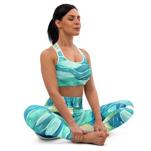 Tropical Wave Yoga Set – Ocean-Inspired Leggings & Sports Bra – High-Waisted Activewear for Women