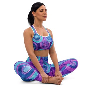 Vibrant Retro Circles Yoga Set – Purple & Teal Leggings and Sports Bra – Bold Abstract Activewear for Women