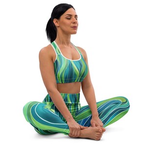 Green Blue Yoga Set – Abstract Wave Leggings and Sports Bra – High-Waisted & Racerback Activewear – Stylish Workout Outfit Gift