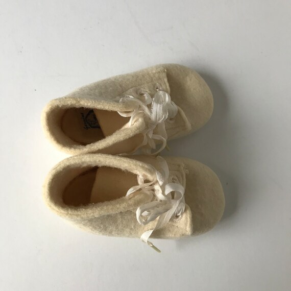 Antique Baby Crib Shoes, White Felt Baby Shoes, Vinta… Gem