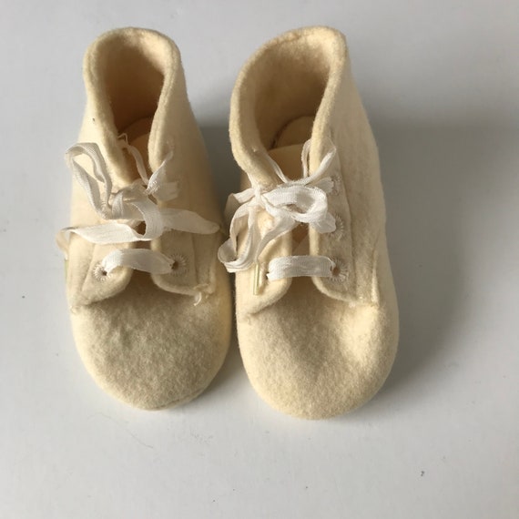 Antique Baby Crib Shoes, White Felt Baby Shoes, Vinta… Gem