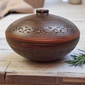 Clay Dutch Oven – 3L Ceramic Cooking Pot with Lid – Handmade Terracotta Baking Dish – Clay Pot with Lid – Rustic Bakeware