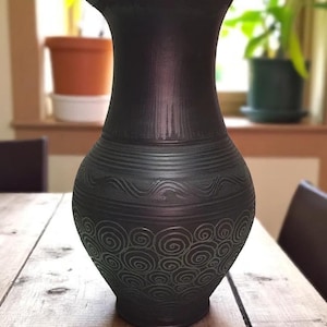 Large Handmade Clay Vase | 2.4L Ukrainian Pottery Jug | Rustic Black Ceramic with Carved Swirl Motif | 29 cm | Ethnic Folk Decor