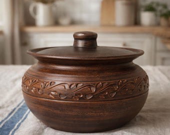 Handmade Clay Casserole Pot 2L – Rustic Terracotta Baking Dish with Lid, Ceramic Oven Cookware, Farmhouse Kitchen Baker