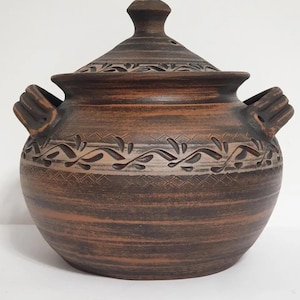 手作りの蓋付き土鍋 - 素朴なウクライナの陶器製キャセロール - 伝統的な土鍋調理器具 - シチューやスープに最適