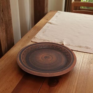 Handmade Ceramic Serving Platter – Rustic Terracotta Charger Plate – 24cm Snack Plate – Large Clay Dinner Plate – Artisan Pottery Dish