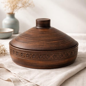 Handmade Clay Casserole Dish 3L – Rustic Terracotta Baking Pan with Lid, Large Ceramic Oven Dish, Farmhouse Kitchen Cookware