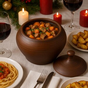 手作り粘土製ベーキングポット（蓋付き） – 1.1L レッドクレイキャセロール皿、素朴な釉薬なしセラミック調理器具、オーブン、シチュー、スープ、伝統的な装飾用