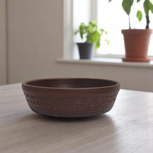 Handmade Deep Clay Bowl – Rustic Terracotta Salad Bowl – 0.7L Ceramic Serving Dish – Organic Kitchenware – Artisan Pottery Dinnerware