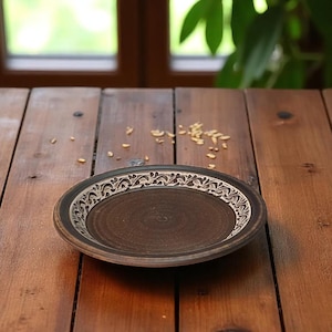 Handmade Terracotta Charger Plate – Minimalist Ceramic Platter – Rustic Clay Dinner Plate – 24cm Round Serving Dish – Natural Pottery