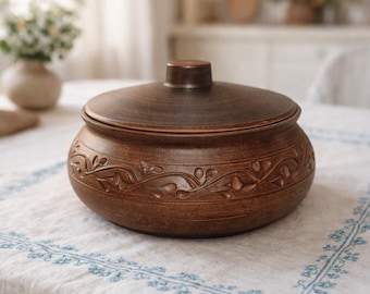 Handmade Clay Baking Pot 1L – Rustic Terracotta Oven Dish with Lid, Ceramic Casserole Pot, Farmhouse Kitchen Cookware