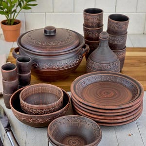6人用バーベキューサービングセット、手作りの素朴な粘土製シャシリクセット、装飾的な陶器の皿、グラス、ボウル、ウクライナの食器