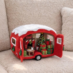 Christmas Caravan Crochet Pattern – Amigurumi Christmas Holiday Van Pattern – Christmas Crochet Décor – Digital file (PDF Pattern)