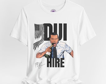 Camiseta gráfica DUI Hire | Hegseth bebendo, design com a bandeira americana