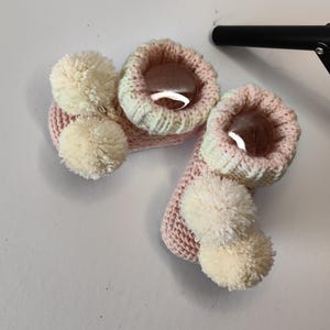 Baby booties Handmade baby booties Baby shower gift Baby girl shoes Pink booties Baby winter shoes Knitted baby booties