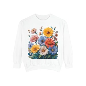 Floral Garden Sweatshirt, Cozy Floral Crewneck, Spring Sweatshirt, Gift for Her, Mother's Day Gift, Vintage Design