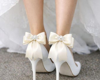 Ivory Wedding Shoe Clips with Rhinestone Bow, Bridal Shoe Decoration