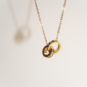 Collier double anneau 18 carats entrelacé