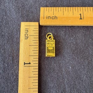 Halsband med diamantslipad kabelkedja i 24k massivt guld och tegelstenshänge bild 9