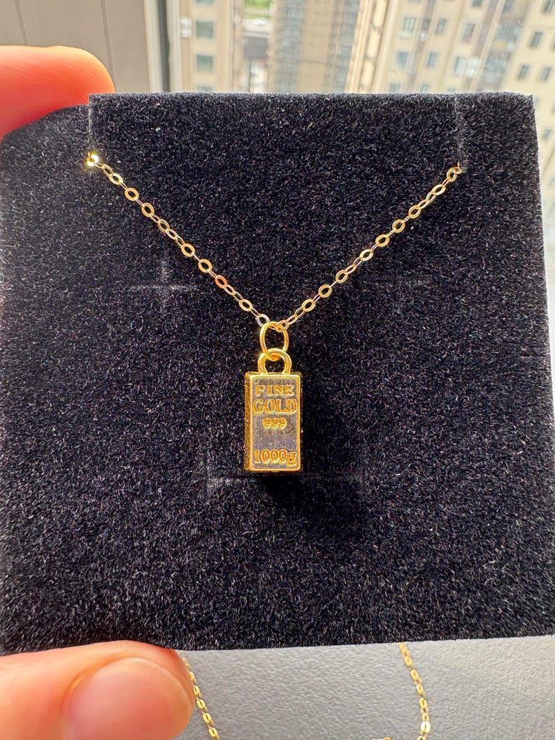 Halsband med diamantslipad kabelkedja i 24k massivt guld och tegelstenshänge bild 7