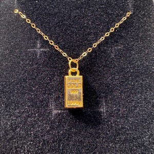 Halsband med diamantslipad kabelkedja i 24k massivt guld och tegelstenshänge bild 6