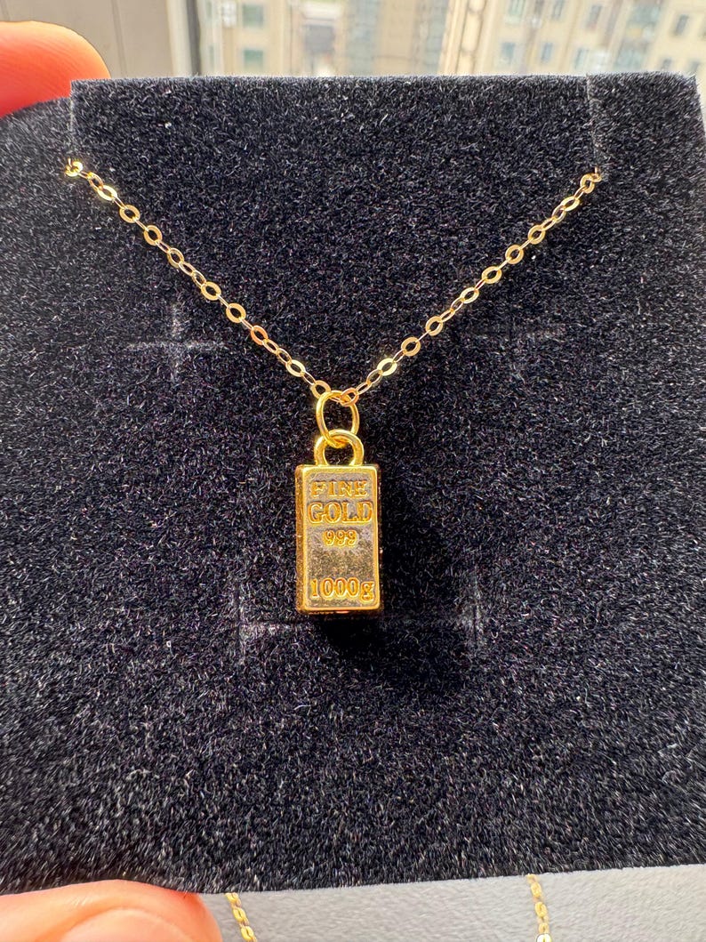 Halsband med diamantslipad kabelkedja i 24k massivt guld och tegelstenshänge bild 6