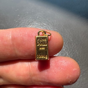 Halsband med diamantslipad kabelkedja i 24k massivt guld och tegelstenshänge bild 2