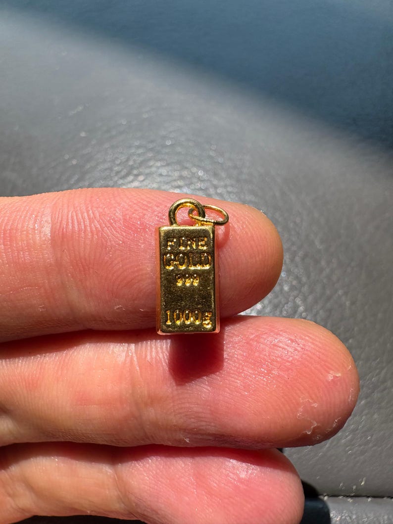 Halsband med diamantslipad kabelkedja i 24k massivt guld och tegelstenshänge bild 2