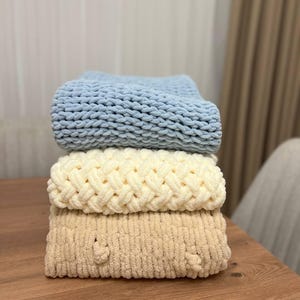 柔らかくて厚手のハンドメイドニットベビーブランケット、カーシートブランケット、新生児ギフト、ゆりかごブランケット、かぎ針編みのテレビブランケット、幼児用ブランケット、ニットブランケット