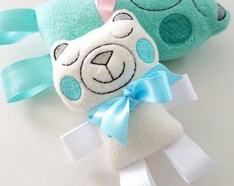 Borduurontwerp voor machineborduurwerk Teddybeer Softie Toy In The Hoop ITH digitaal ontwerp softy met lint - schattig dier