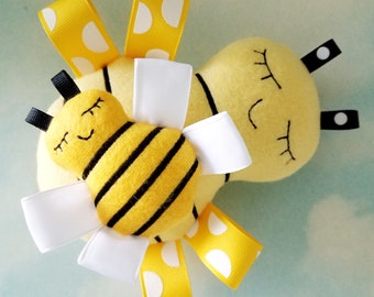 Borduurontwerp voor machineborduurwerk Bee Softie Toy In-The-Hoop ITH digitaal borduurontwerp bug softy met lint voor baby