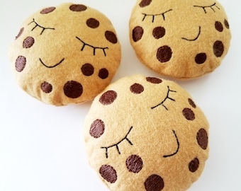 Chocolate Chip Cookie Softie Toy In-The-Hoop Machine Embroidery - ITH digital embroidery design felt - fleece - fabric softy - felt food toy