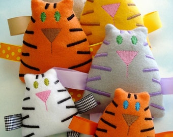 Tijger - Tabby Cat Softie Toy ITh Borduurontwerp voor Machine Borduren - Voelde Softy In-The-Hoop